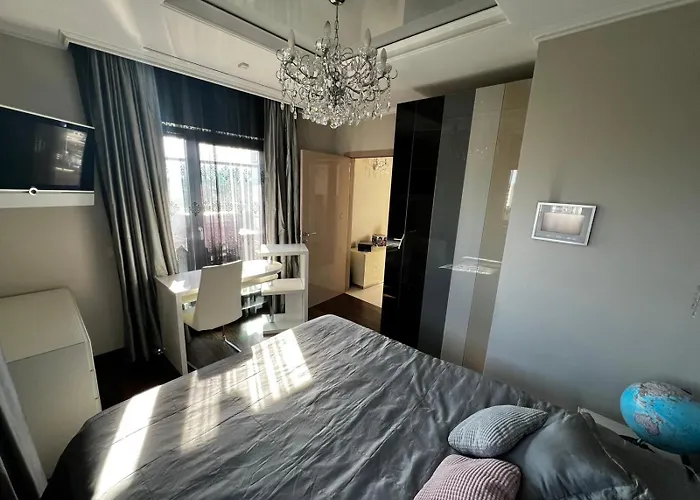 Marque De * بوخارست